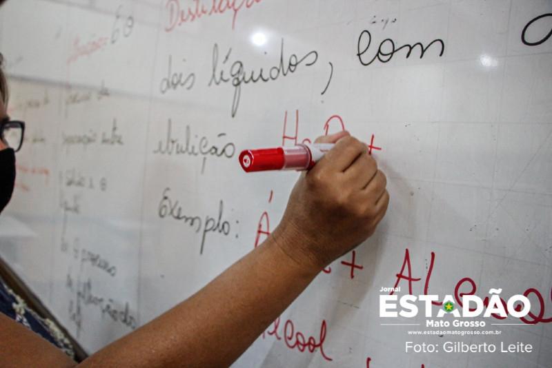 Brasil fica em último lugar em ranking global de valorização de professores