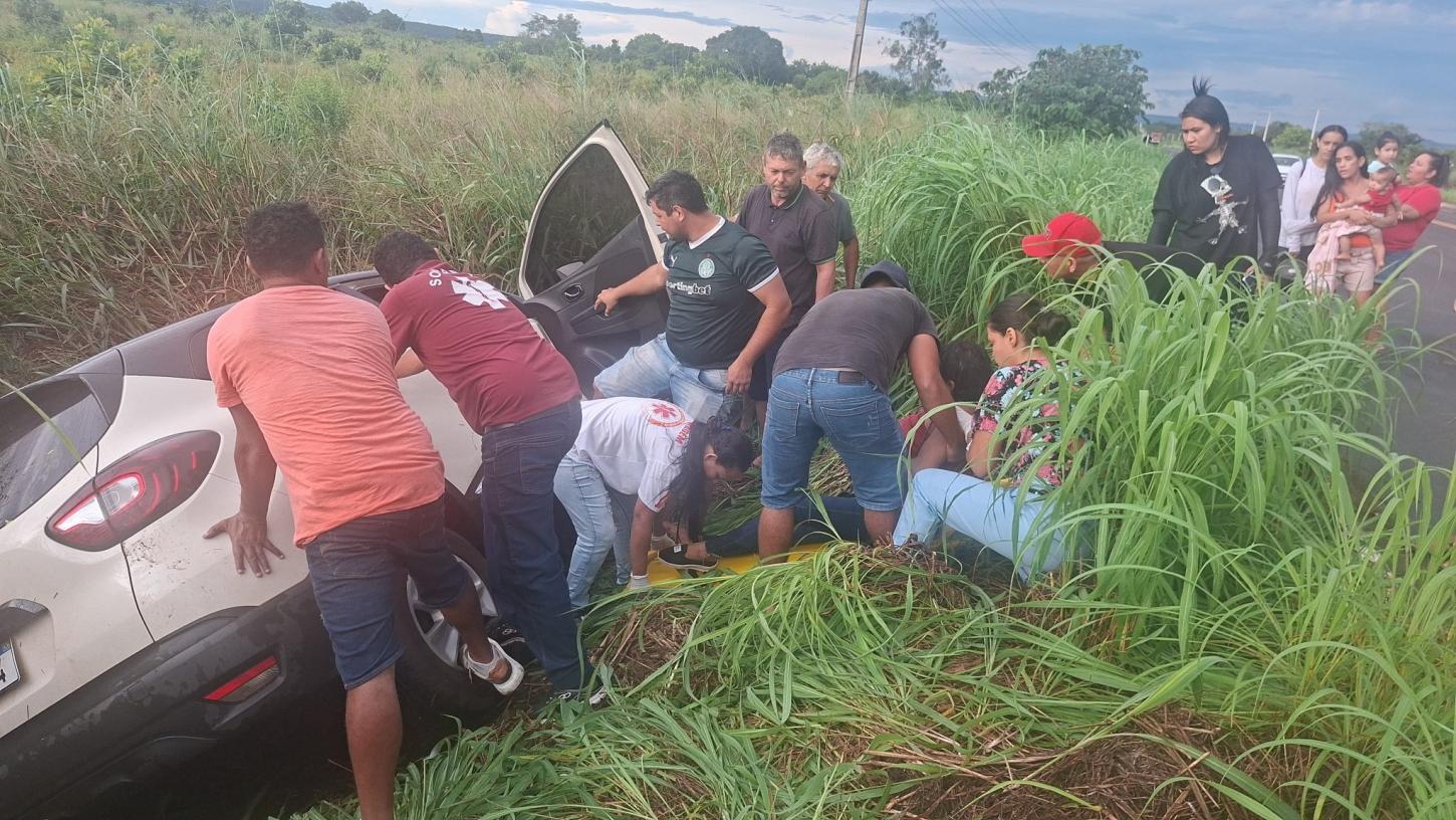 Capotamento em Alto Paraguai termina com motorista detido por suspeita de embriaguez