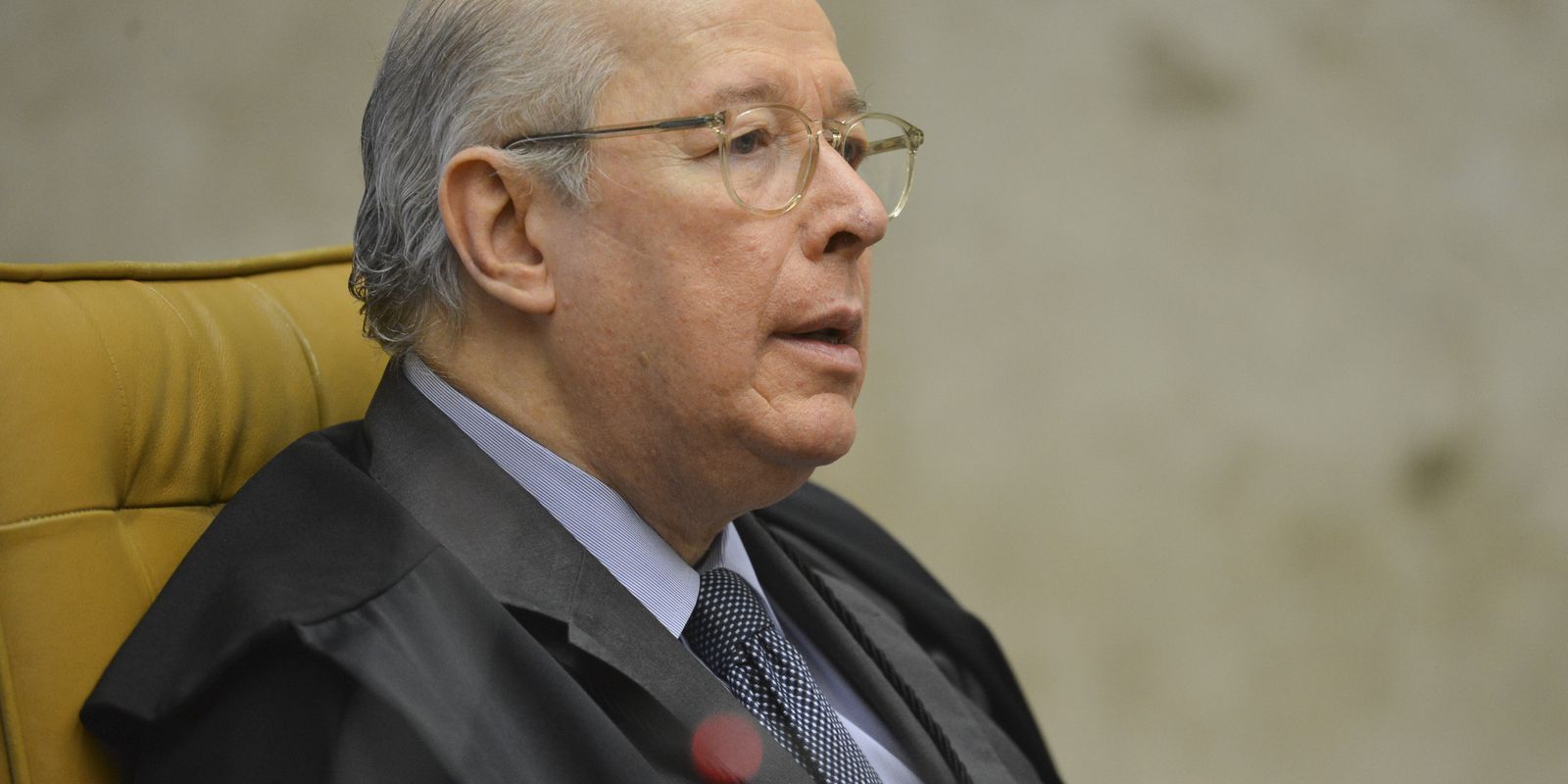 Celso de Mello critica Senado por 