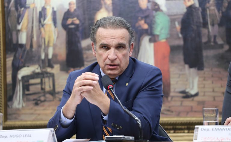 Comissão aprova projeto para incluir município e estado em placas veiculares