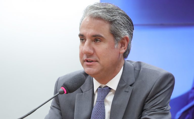 Comissão aprova coleta seletiva e logística reversa para coco verde