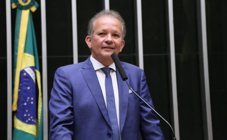 Comissão aprova destinação de royalties do petróleo para qualificação profissional