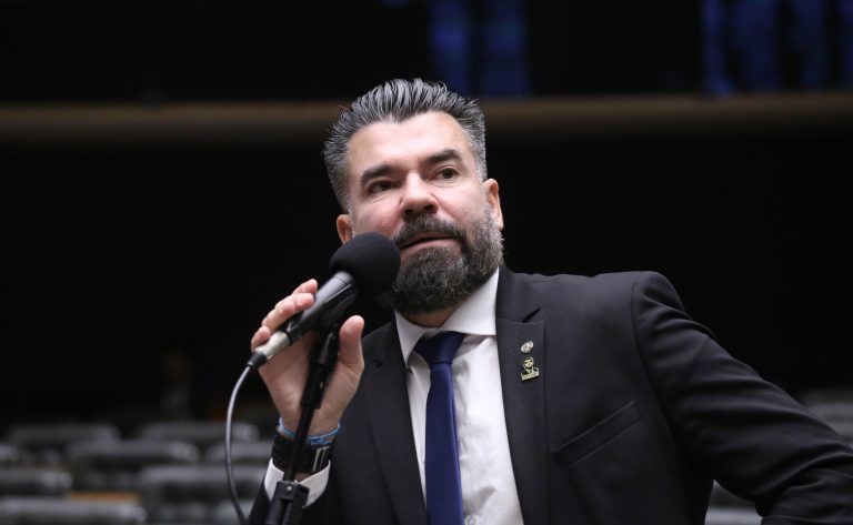 Comissão da Câmara aprova sanções para detentos que registrarem fotos em cadeias