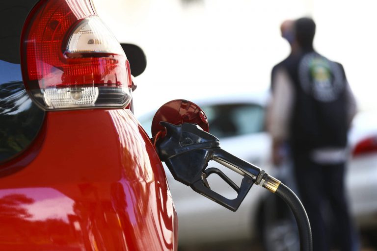 Comissão de Finanças discute variações nos valores da gasolina e do diesel