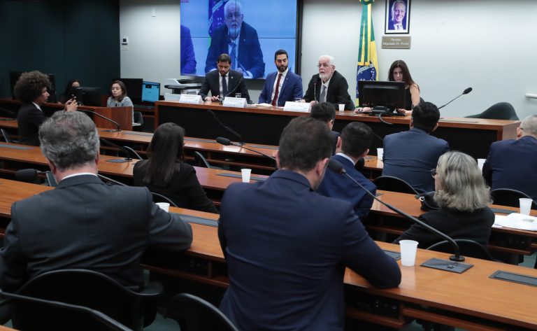 Comissão de saúde debate avanço na produção nacional de medicamentos