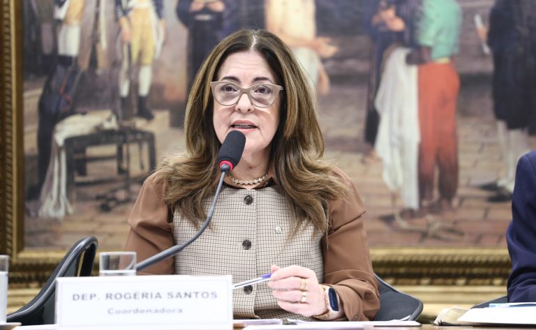 Comissão aborda desafios da política de prevenção ao suicídio e à automutilação