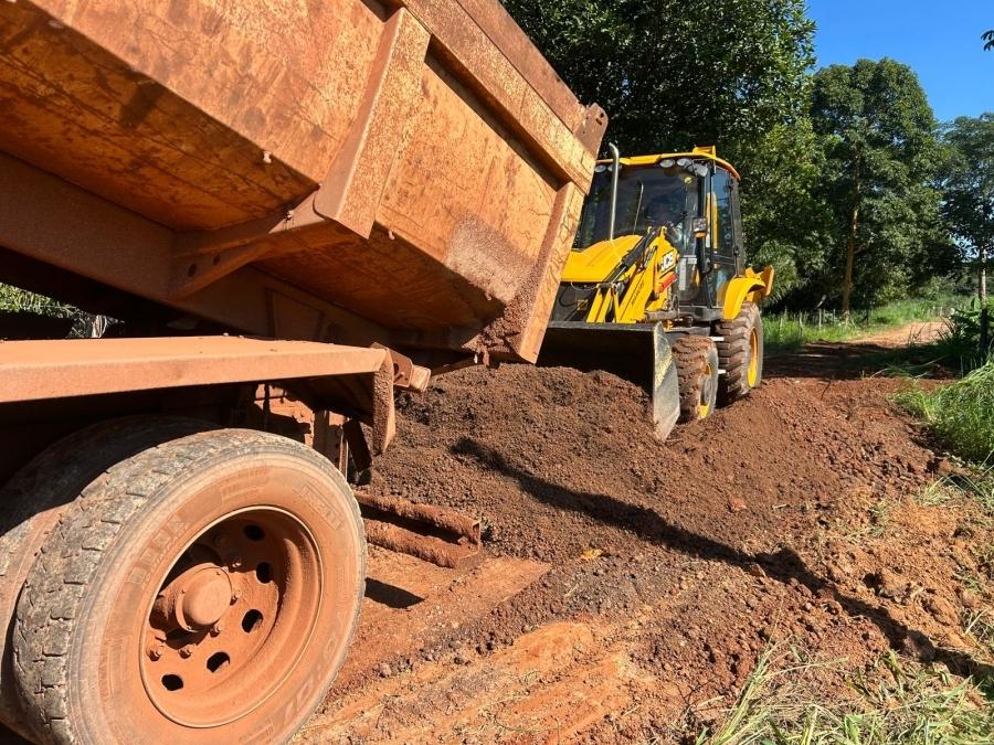 Comunidade Fontes de Luz recebe obras de infraestrutura para melhorar estradas em Rosário Oeste