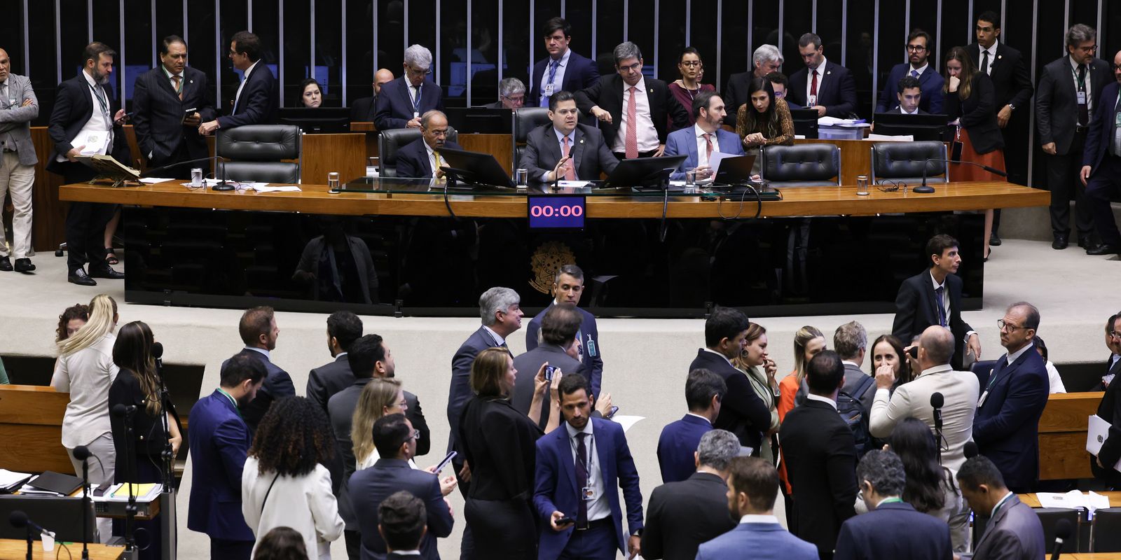 Congresso Nacional analisará veto de Lula sobre dosimetria de penas em 30 de abril