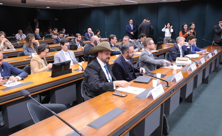 Conselho de Ética se reúne para deliberar sobre representações nesta terça