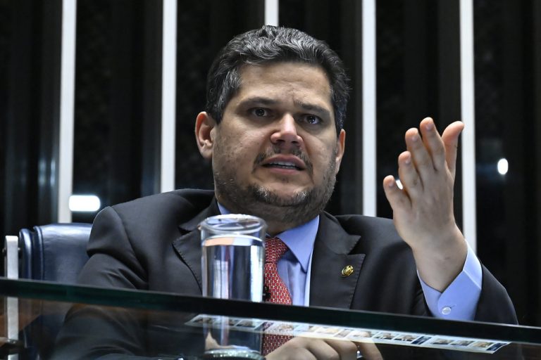 Congresso convocado para debater veto sobre penas de condenados pelos atos de 8 de janeiro