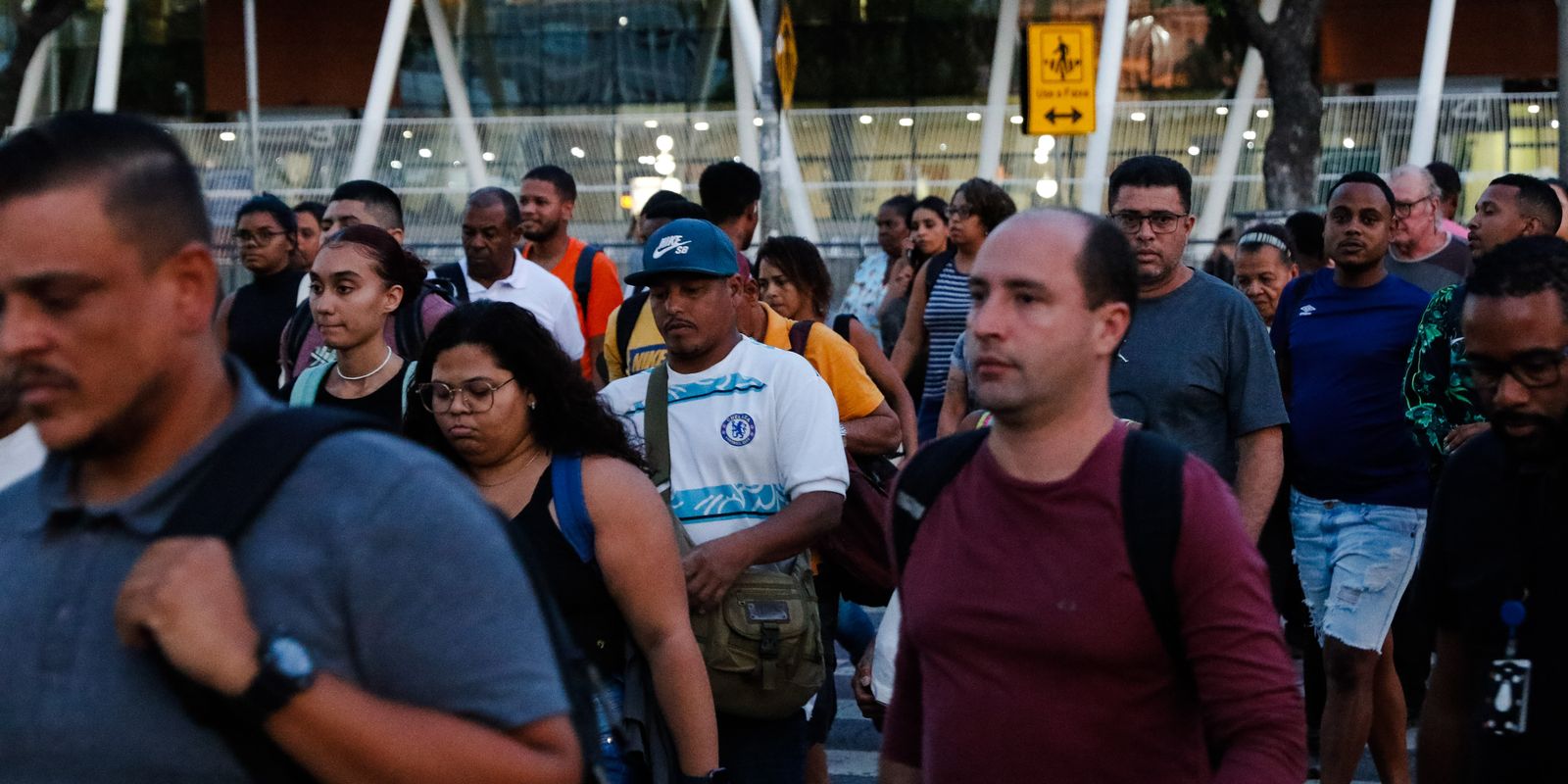 Taxa de desemprego no Brasil atinge 6,1% no primeiro trimestre, menor patamar para o período desde 2012