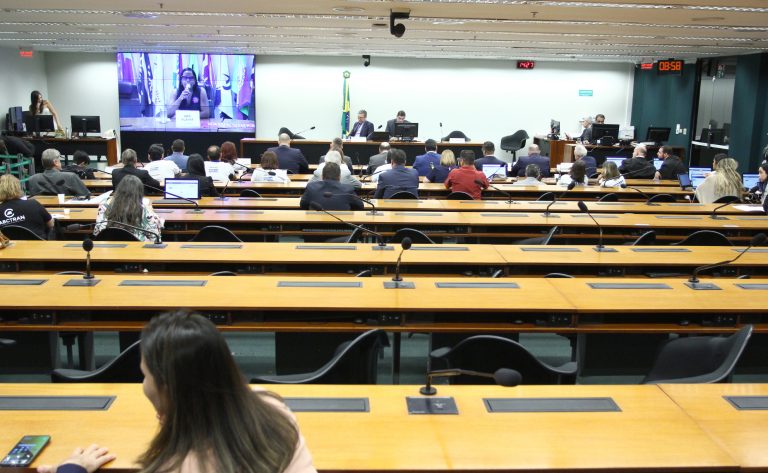 Especialistas propõem autorização para jovens de 16 anos dirigirem sob supervisão
