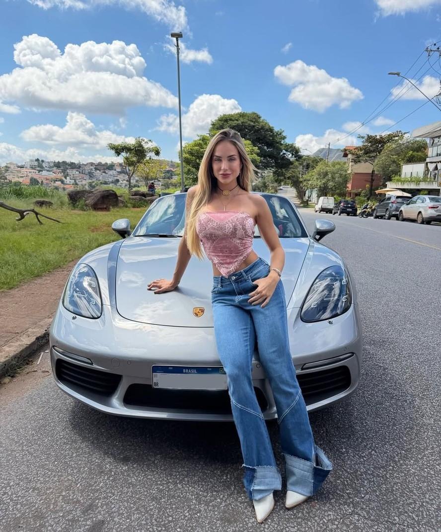 Ex-BBB compra carrão 'igual da Barbie': 'Sempre foi meu sonho