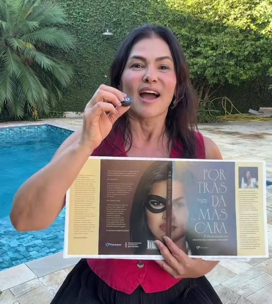 Ex-Tiazinha, Suzana Alves anuncia autobiografia 'Por trás da máscara'