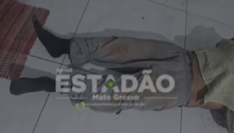 Homem morre e corpo fica 9 horas dentro de casa à espera de remoção em MT
