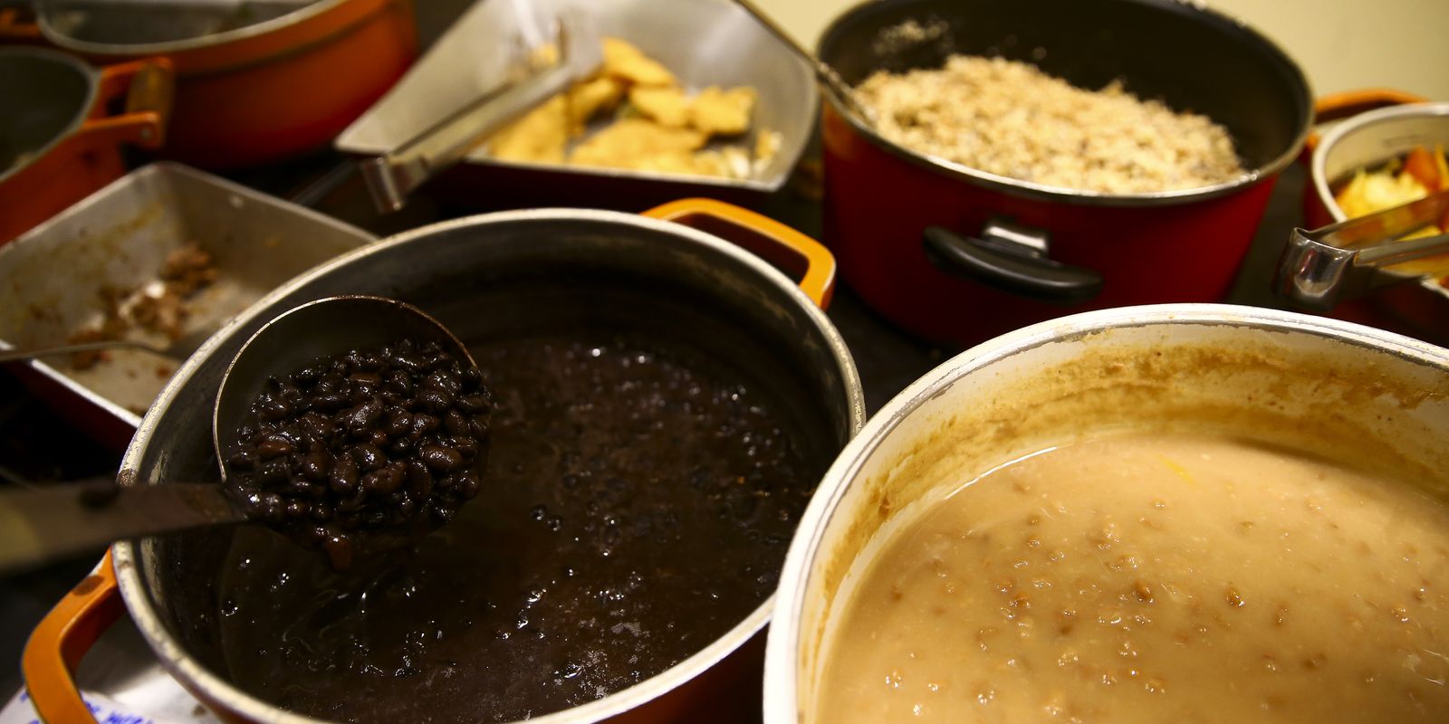 Insegurança alimentar afeta mais de 60% das famílias em comunidades carentes