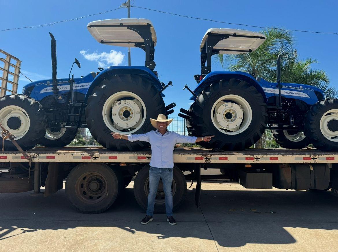 Juca do Guaraná viabiliza trator para atender agricultura familiar em Vila Rica