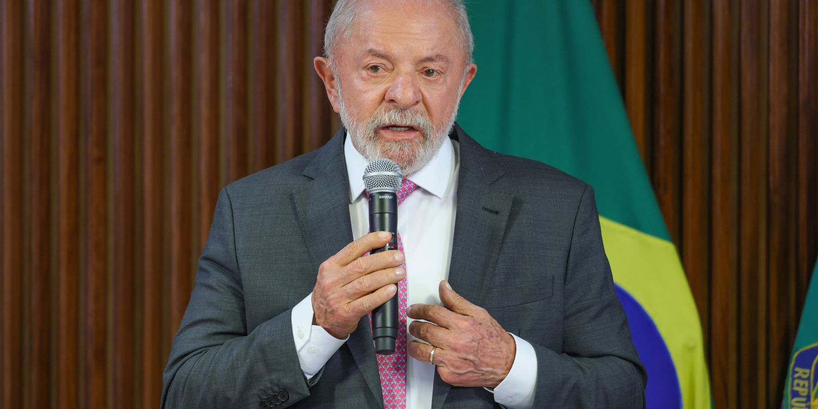 Lula afirma que educação pública não precisa de escolas cívico-militares