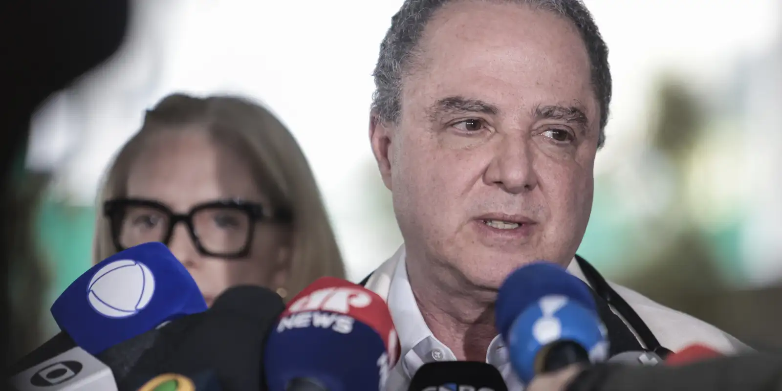 Médico informa que Lula removeu lesão e precisará de repouso