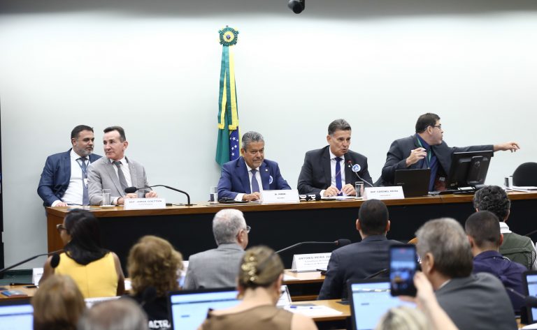 Especialistas em saúde contestam alterações na CNH e reforçam necessidade de exames periódicos para condutores