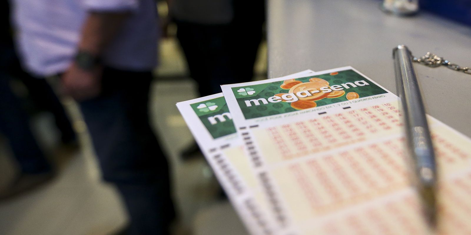 Mega-Sena acumula e sorteará R$ 100 milhões no sábado