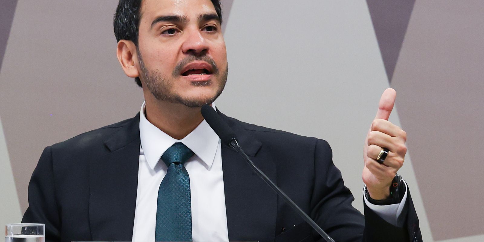 Jorge Messias defende conciliação como solução para conflitos fundiários no Brasil