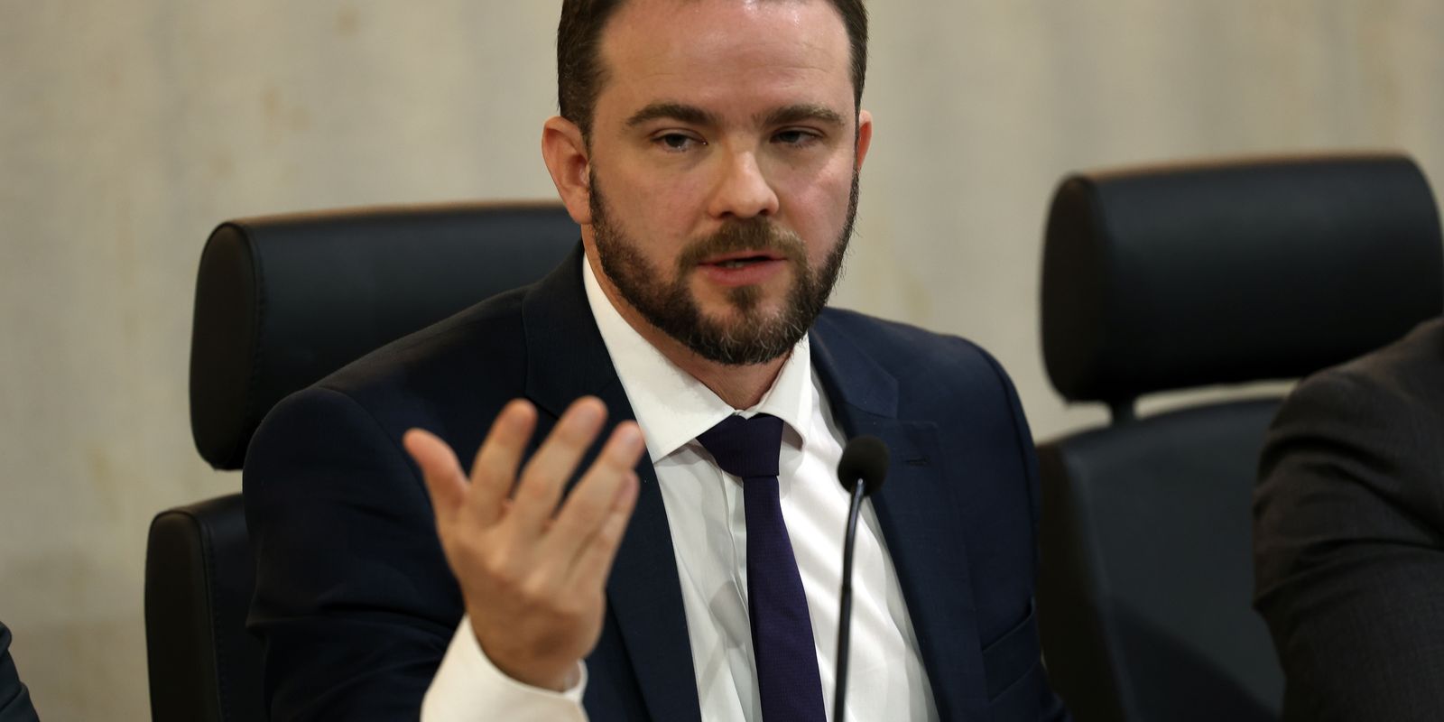 Nova versão do Desenrola será lançada após retorno de Lula, informa Durigan