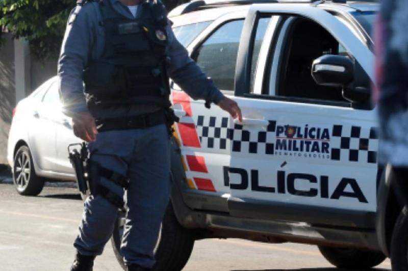 PM atira durante briga com esposa e acaba baleado no próprio pé em Cuiabá