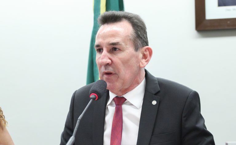 Projeto de lei propõe linha de crédito especial para produtores de mel da agricultura familiar