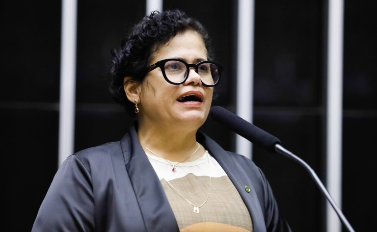 Projeto de lei busca alinhar cota eleitoral feminina à proporção demográfica
