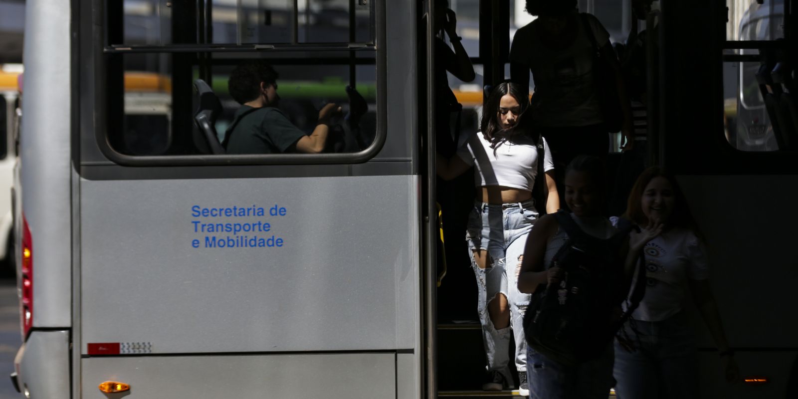 Rio de Janeiro sanciona lei contra assédio a mulheres no transporte público