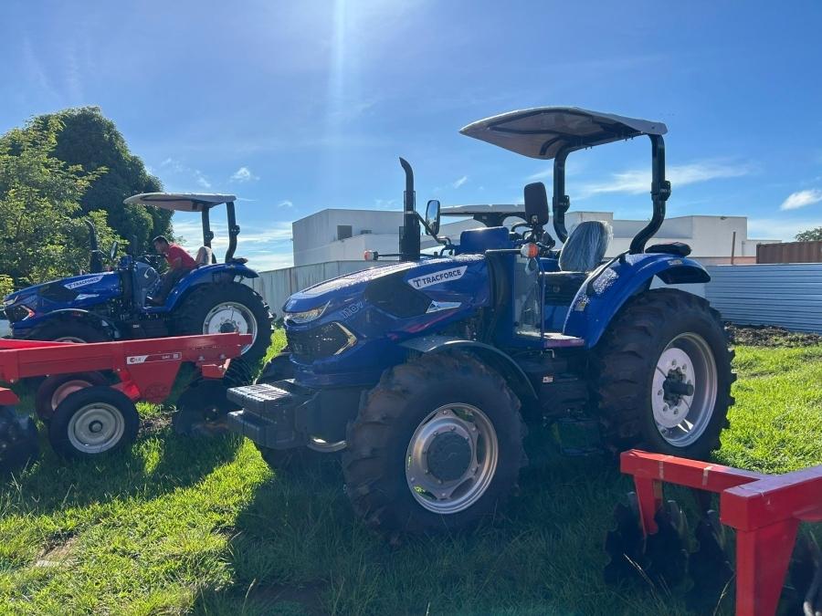 Rosário Oeste fortalece agricultura familiar com novos tratores e equipamentos de ponta
