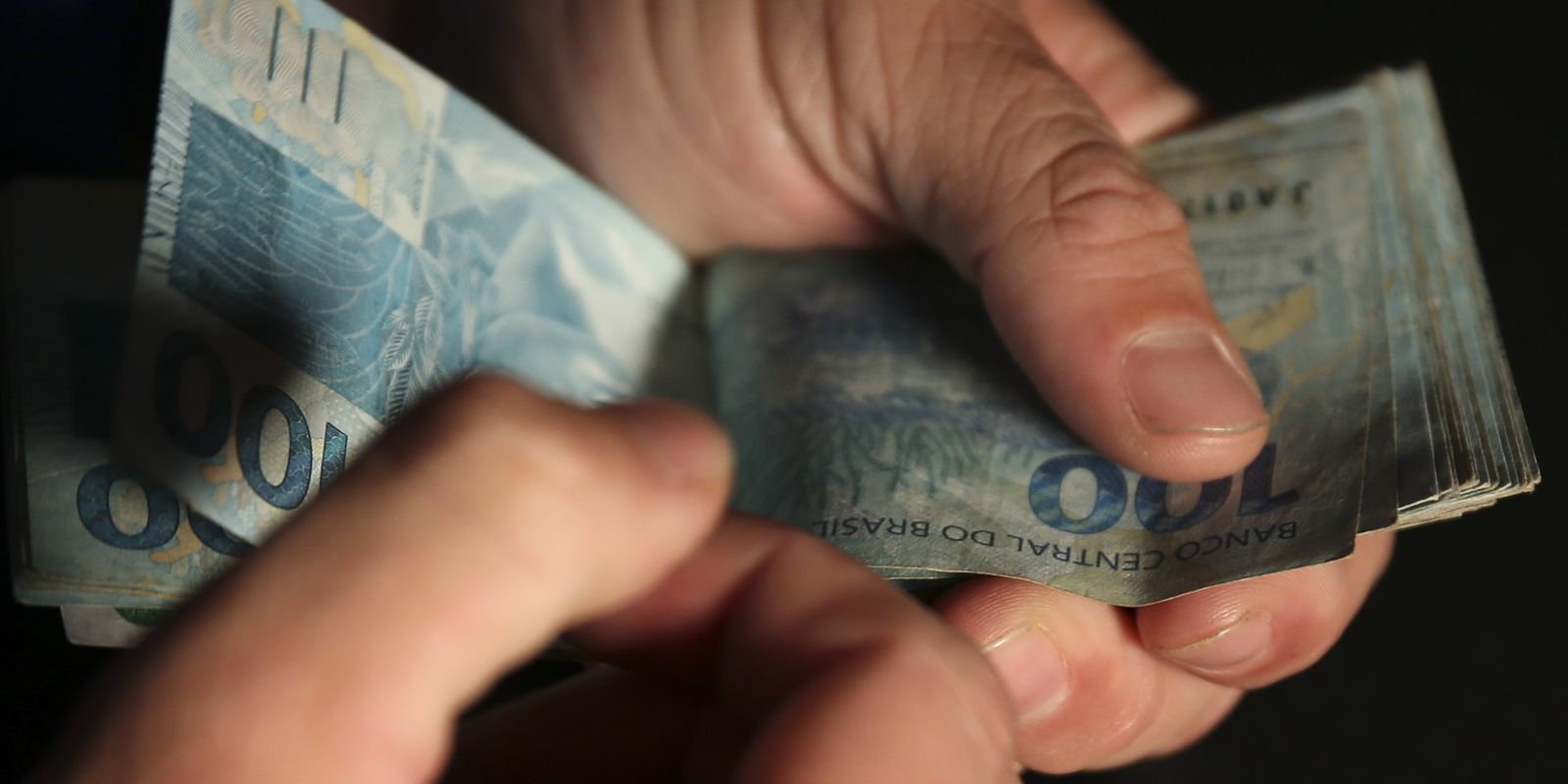 Rendimento médio do trabalhador brasileiro atinge novo recorde de R$ 3.722