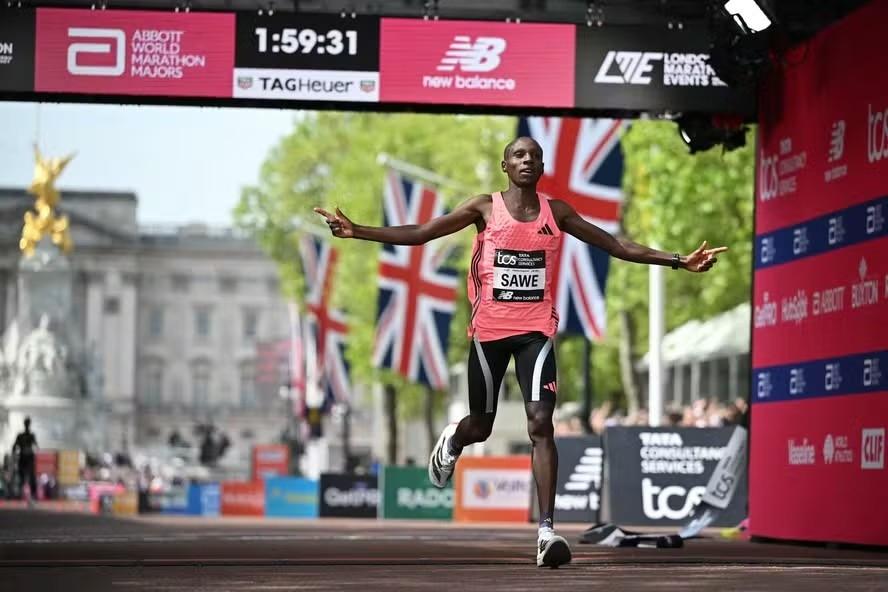 Veja o valor que queniano ganhou após vencer Maratona de Londres e quebrar recorde mundial