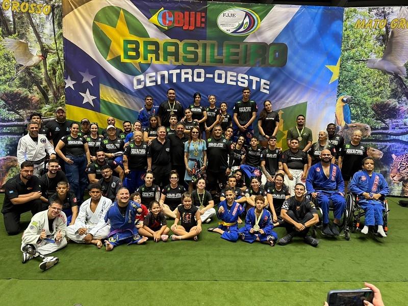 Virginia Mendes Impulsiona Jiu-jitsu e Parajiu-jitsu em MT e Prestigia Promoção de Policiais Militares