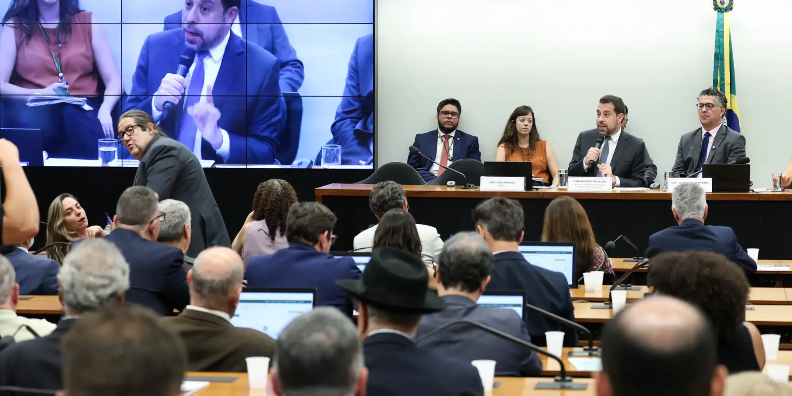 Guilherme Boulos critica compensação a empresas por nova jornada de trabalho e fim da escala 6x1