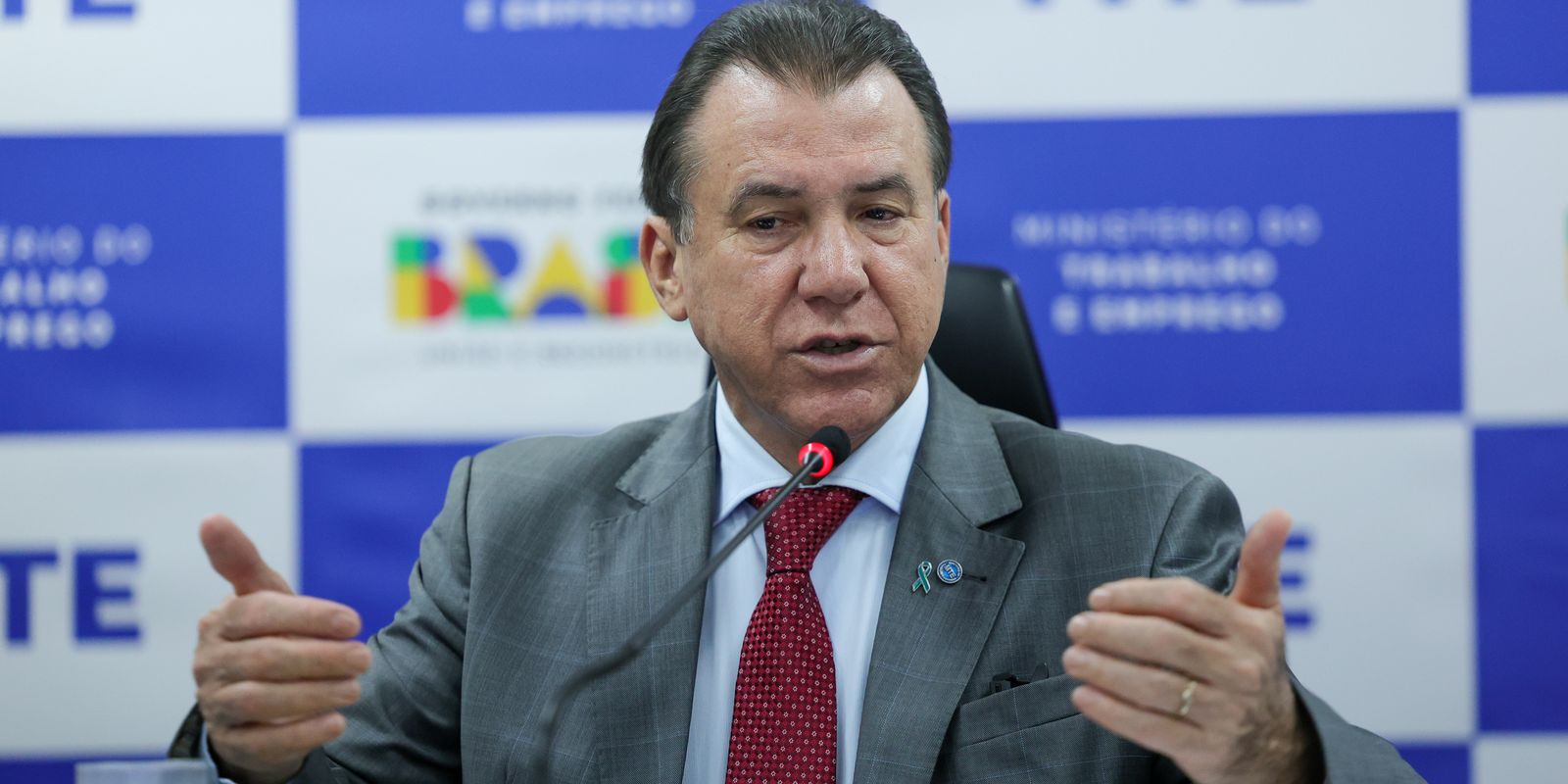 Brasil encerra 2025 com alta de 5% no estoque de empregos formais