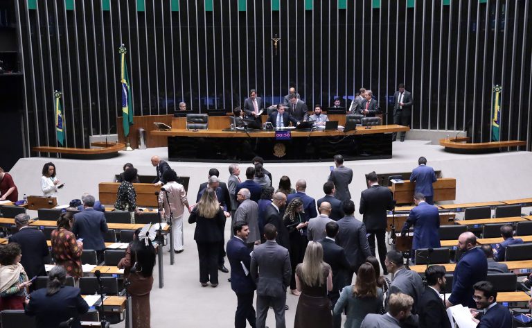 Câmara dos Deputados avalia projeto que condiciona normas sobre espécies ao aval do Ministério da Agricultura