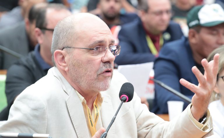 Centrais sindicais alertam sobre vulnerabilidade de categorias na PEC 6x1