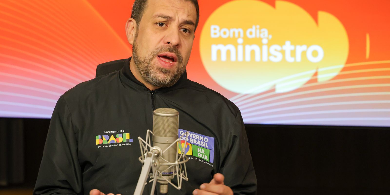 Juros elevados impulsionam dívidas e demandam mais edições do Desenrola Brasil, alerta Boulos