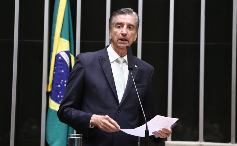 Câmara dos Deputados aprova inclusão da educação climática no currículo escolar