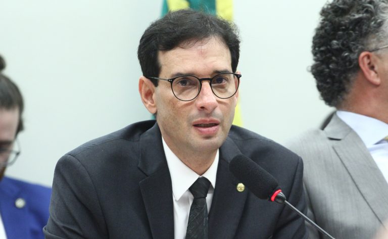 Câmara dos Deputados analisa parecer para o fim da escala 6x1 nesta quarta-feira