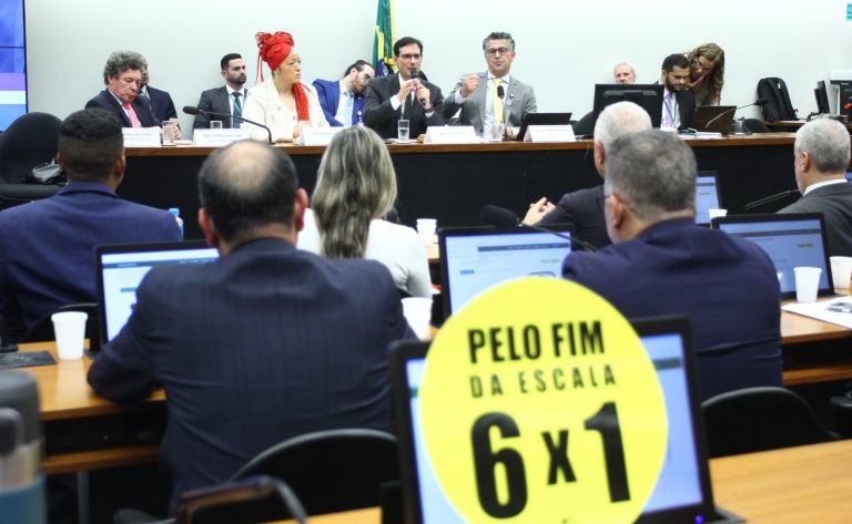 Câmara dos Deputados ouve sindicatos sobre o fim da escala 6x1 e redução da jornada de trabalho