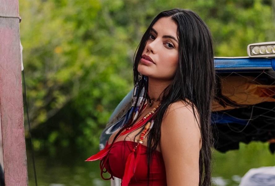 De maiô, Fernanda Bande mostra beleza natural: 'Sem make, sem filtro'
