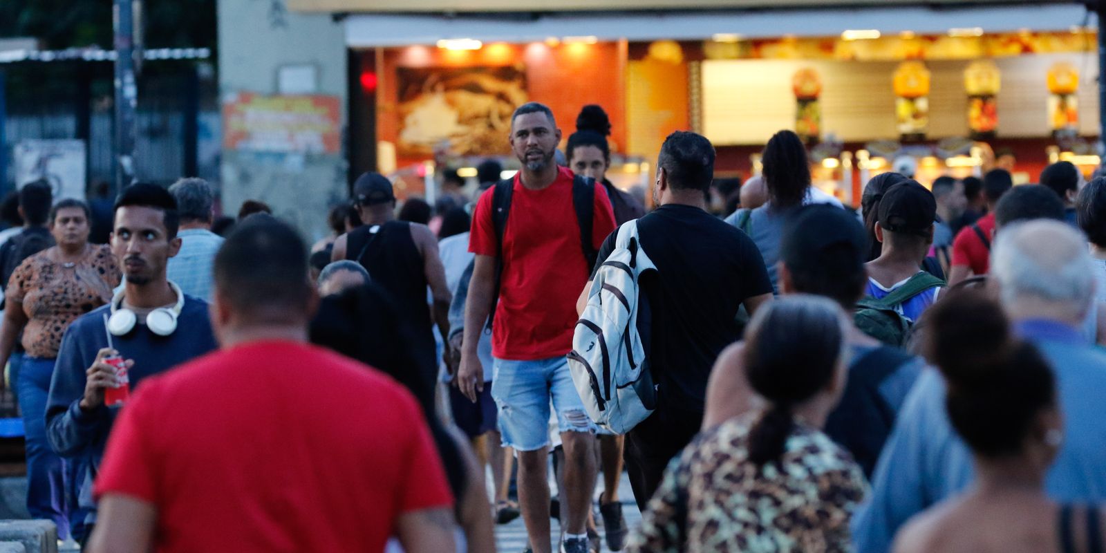 Taxa de desemprego atinge 5,8% no trimestre findo em abril, informa IBGE