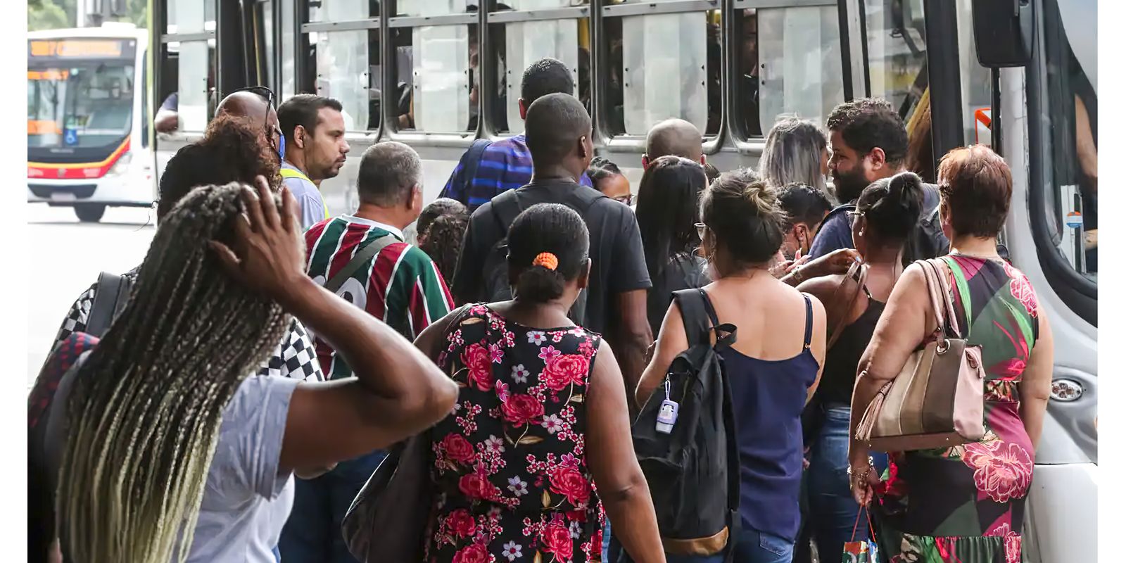 Desemprego de longo prazo atinge menor nível histórico, revela IBGE