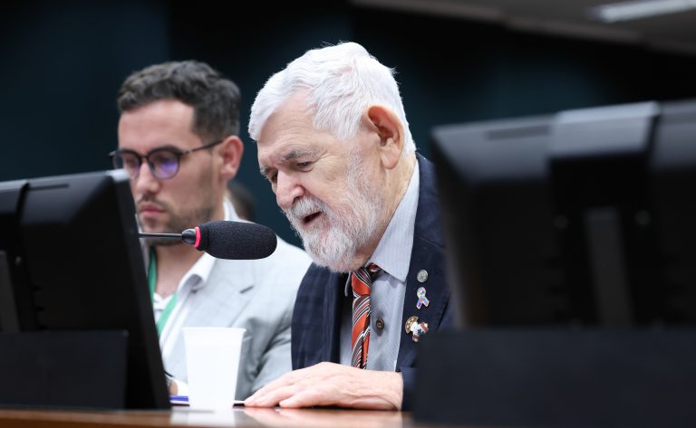 Especialistas defendem regulação das bets para combater o vício em jogos entre idosos