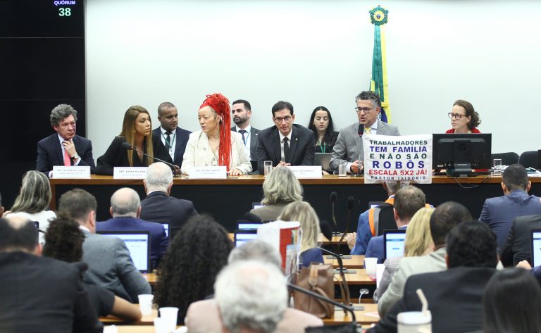 Relator na Câmara propõe fim da escala 6x1 e jornada de 40 horas semanais sem redução salarial