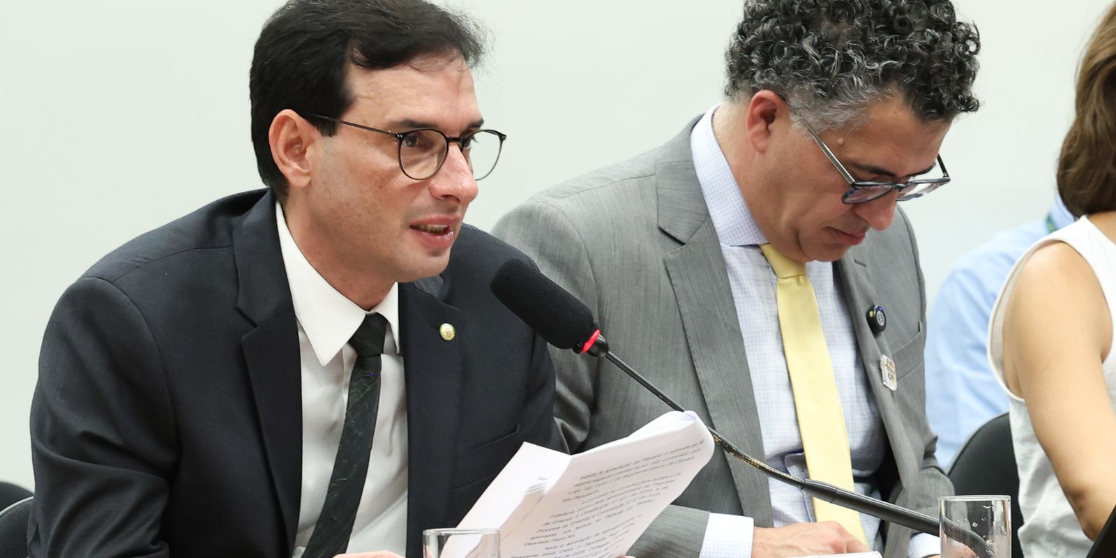 Relator da PEC propõe fim da escala 6x1 com folga preferencial aos domingos