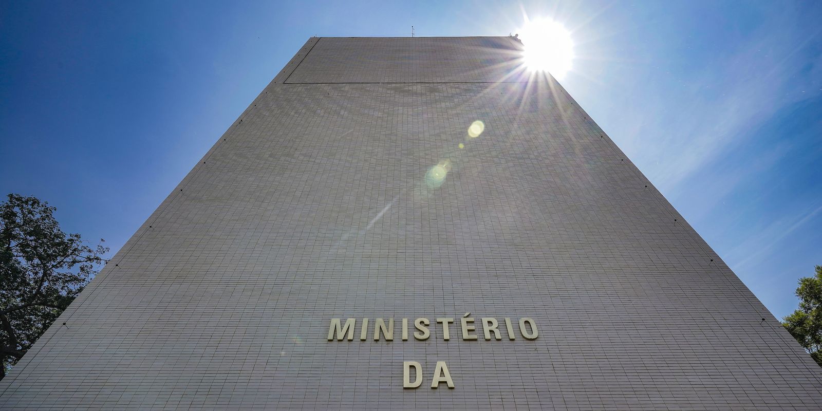 Governo federal bloqueia R$ 22,1 bilhões do Orçamento de 2026